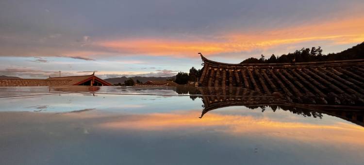 花筑·阳光三地丨Cloud天空之境·落日晚霞观景美宿(束河古镇店)图片