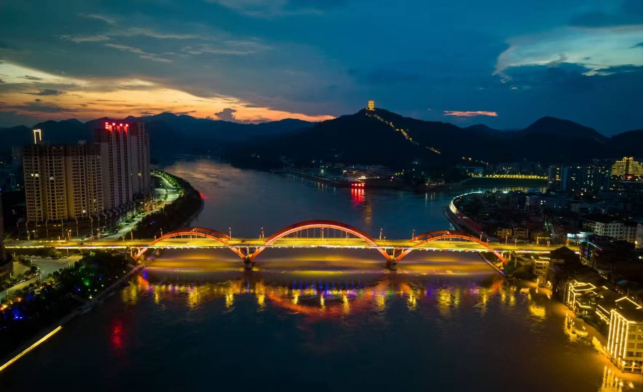 柏曼酒店(平乐政府中心广场店)图片