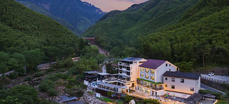 行趣·夏日星空泳池·溪畔野奢亲子旅行度假美宿(浙北大峡谷漂流店)图片