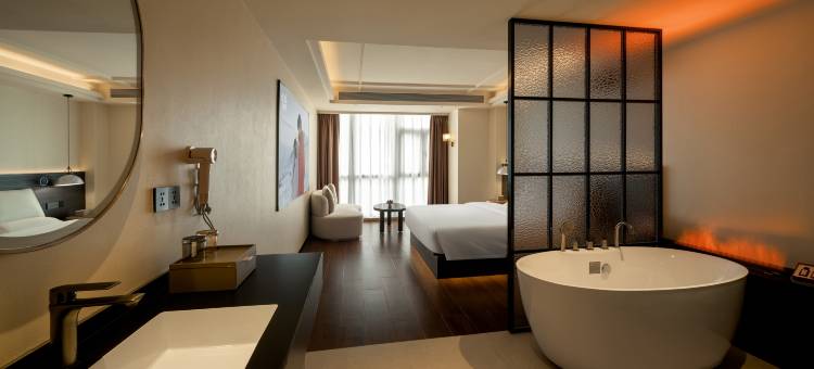 一池·天幕Velarium鎏金美学酒店(观山湖公园富力中心店)图片