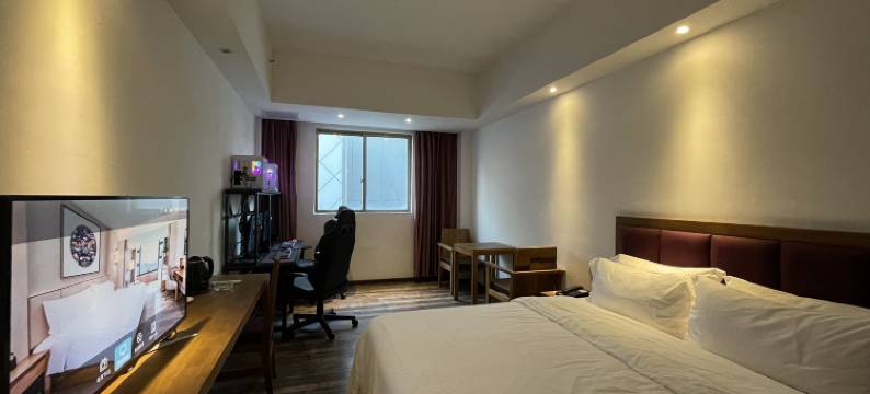 银狐电竞民宿(惠州火车站乌石商贸广场店)图片