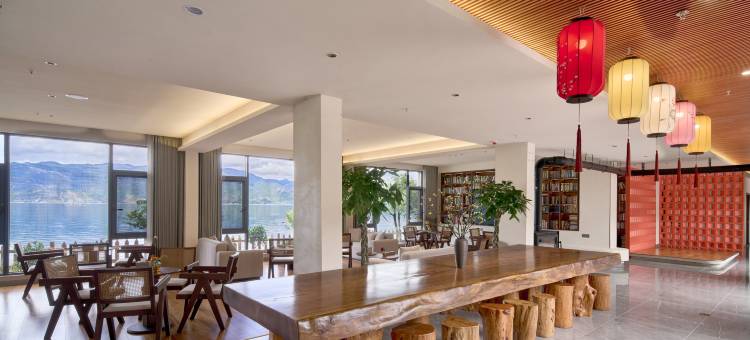 泸沽湖南岛VILLA度假酒店图片