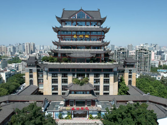 邕州阁·青山湖景民宿(南宁青秀山地铁站店)