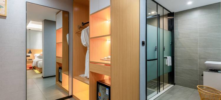 世纪百纳艺术酒店(潍坊火车站泰华城店)图片