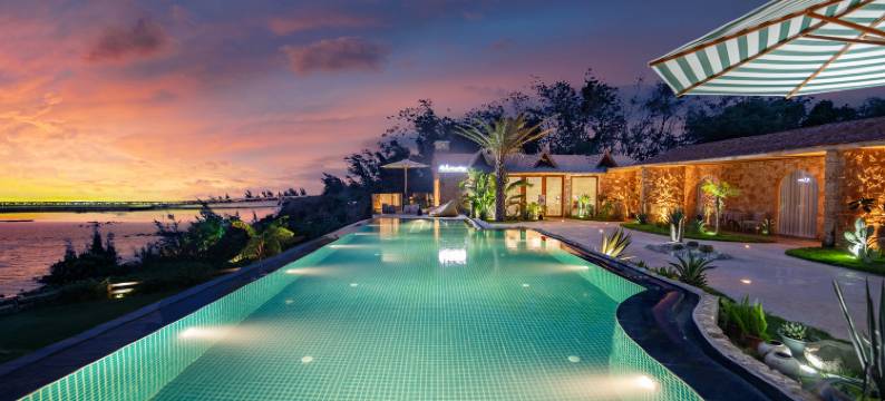 涠洲岛屿见悬崖泳池海景民宿图片