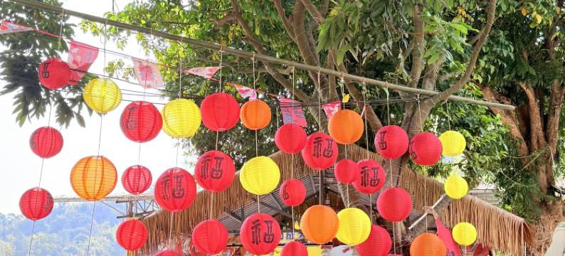 古龙峡畔山居图片