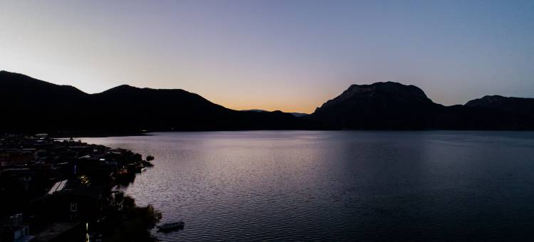 泸沽湖泊岸度假半山湖景酒店图片