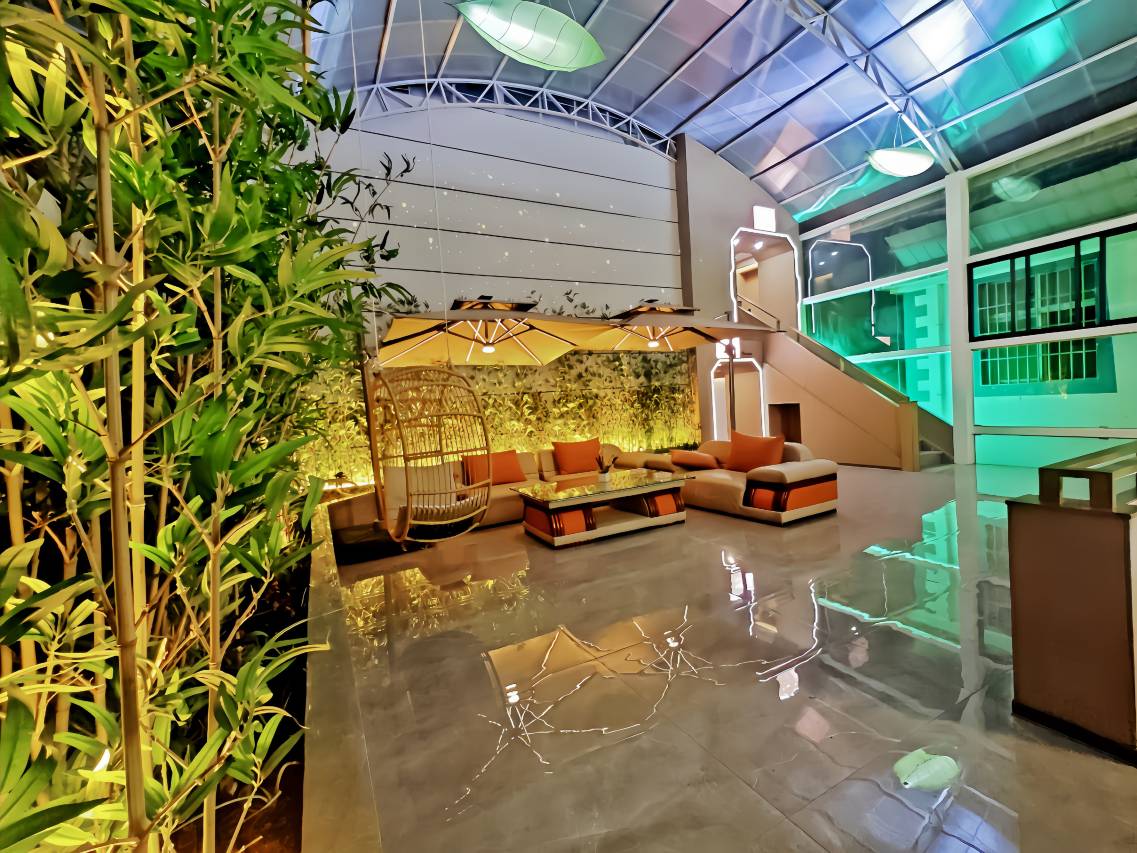 环球6万里·国际酒店(香格里拉独克宗古城月光广场店)图片