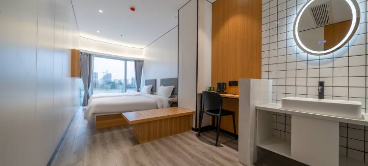 青季酒店MINI(上海宝山天街刘行地铁站店)图片