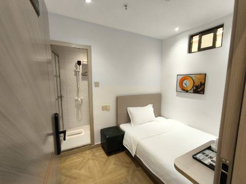 深圳江南青年公寓(罗湖口岸店)