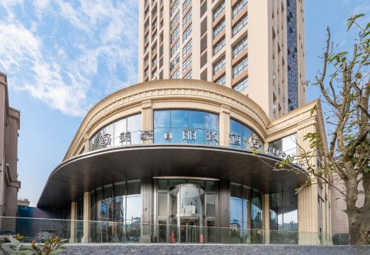 MEHOOD LESTIE Hotel (Zhenxiong Guanlanhu Shopping Park) Hotel Overview
