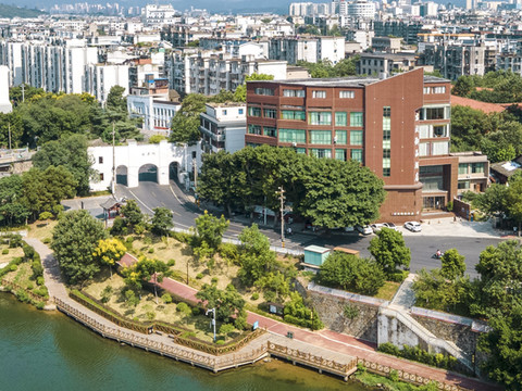 赣州君琅御品酒店(江南宋城文化旅游区郁孤台公园店)