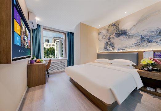 铭千里酒店（乌鲁木齐人民路南门地铁站店）外景图