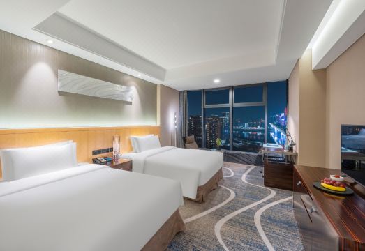 C Plaza HotelHotel Overview