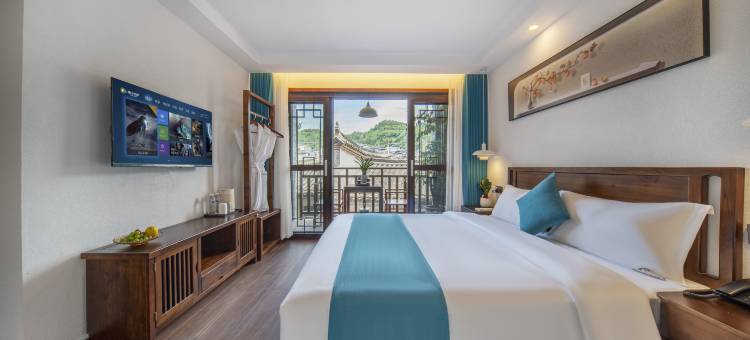 青城山水·庭院江景民宿(凤凰古城景区南华桥店)图片