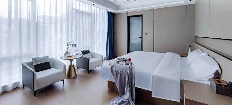 轻住酒店(滕王阁青山路口地铁站店)图片