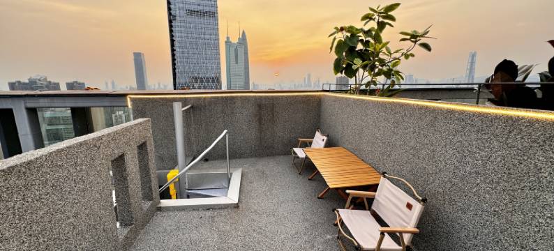 深圳丨天台一号·Skyline·设计民宿(罗湖口岸国贸地铁站店)图片