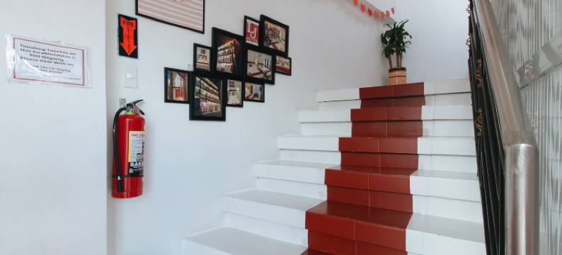 RedDoorz near Mercado del Lago图片