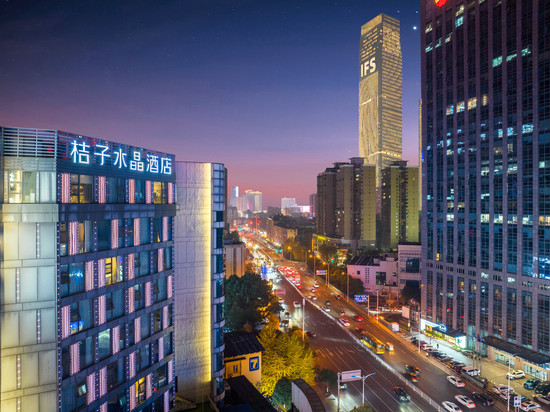 长沙五一广场IFS国金中心桔子水晶酒店