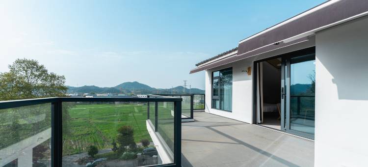 安吉暖言·冲浪泳池·风吹麦浪溯溪亲子度假民宿( 余村两山店)图片