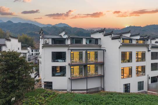 婺源山与秋民宿(篁岭景区店)