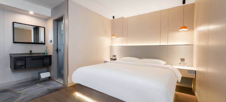 珠海诺曼斯精品酒店(海滨泳场情侣路店)图片