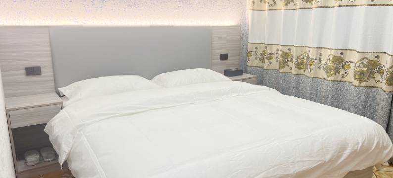 岩岩脚避暑山庄图片