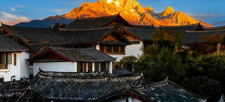 丽江古城·半山漫庭·日照金山雪山胜景观景度假民宿(四方街店)图片
