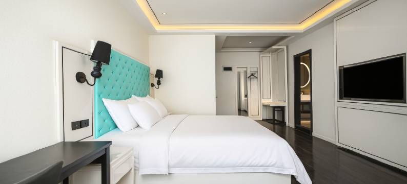 西岸·雅颂酒店(天津五大道西康路地铁站店)图片