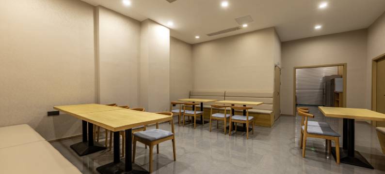 栖岸智能影院酒店(普定玉秀广场店)图片