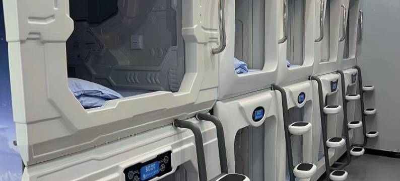 佰斯特太空舱宾馆(和田玉石交易中心店)图片