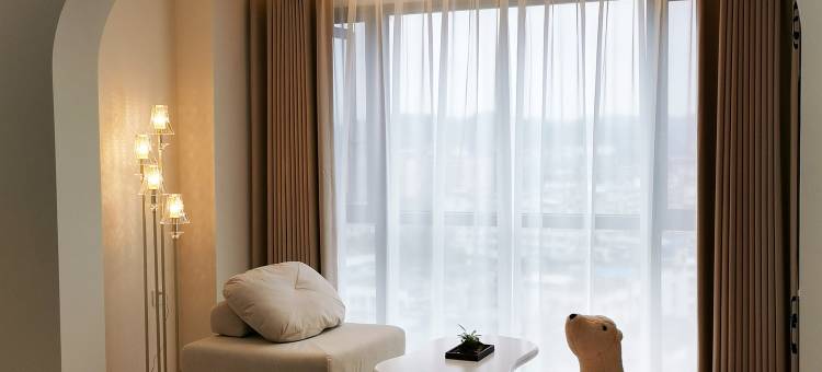 风辞设计师民宿(乐山张公桥美食街店)图片