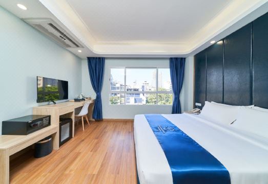 曼谷是隆蓝宝石酒店外景图