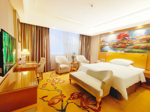 欢喜爱乐酒店(梧州南宁百货高铁南站店)