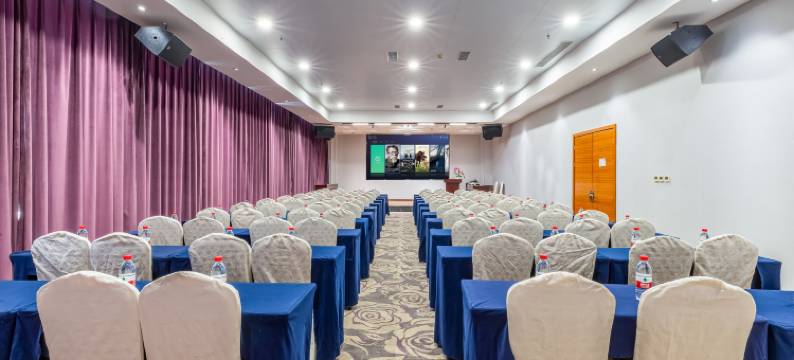 成都殷皇假日酒店(蜀新天街郫筒地铁站店)图片