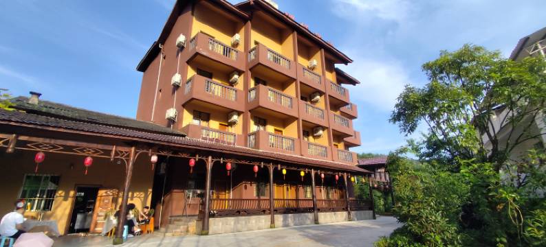 天生三桥瑗纤酒店(天坑地缝店)图片