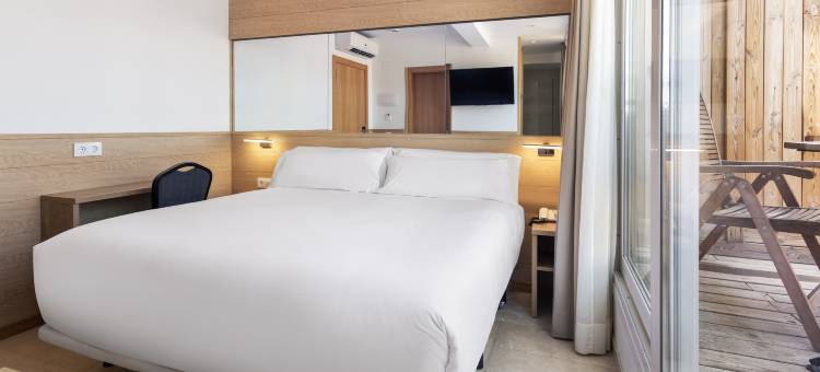 塔拉戈纳中心乌比斯住宿加早餐旅馆(B&B Hotel Tarragona Centro Urbis)图片