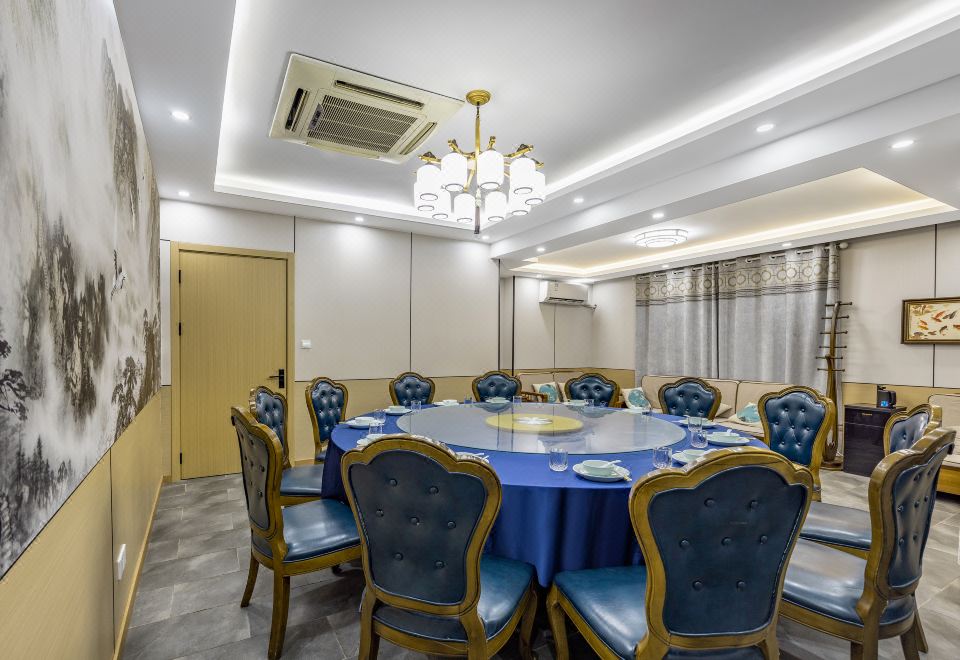 Building Manor Hotel Overview