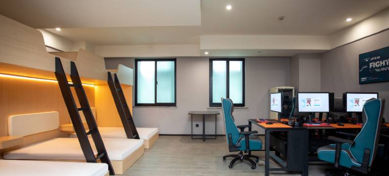 网鱼电竞酒店(上海中山北路镇坪路地铁站店)图片