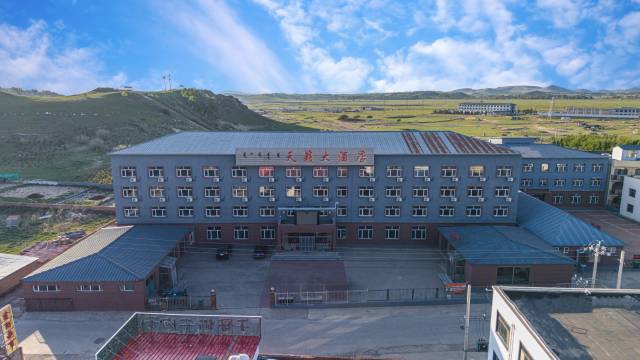 乌兰布统天籁大酒店