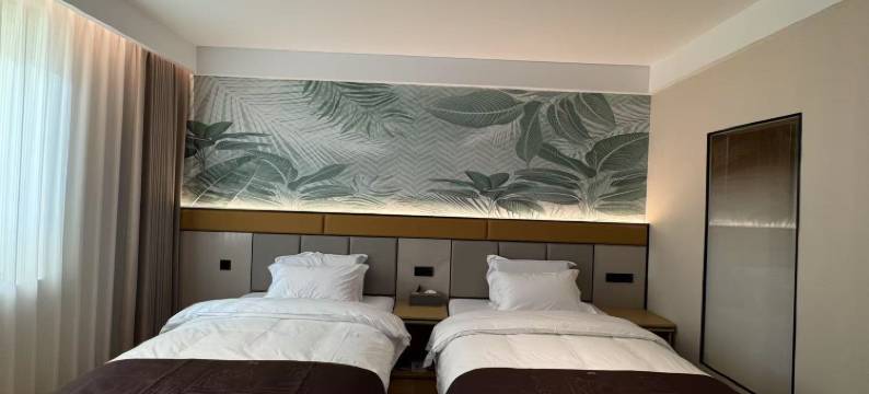 天祝丝路美居酒店(华藏广场店)图片