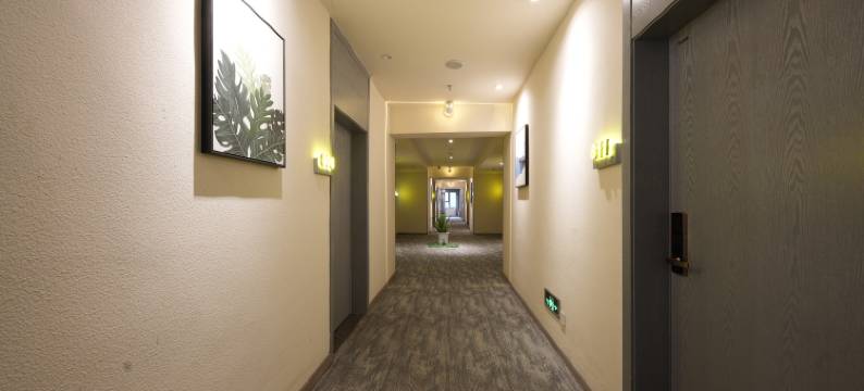 重庆仟宿·青畔酒店(李子坝两路口地铁站店)图片