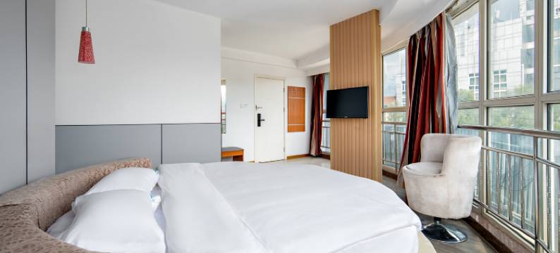 菲桐假日酒店(涞源站店)图片