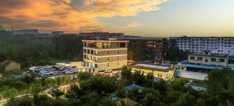 屿山露营酒店(华山景区店)图片