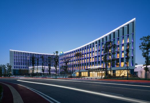 邛崃戴斯温德姆酒店外景图