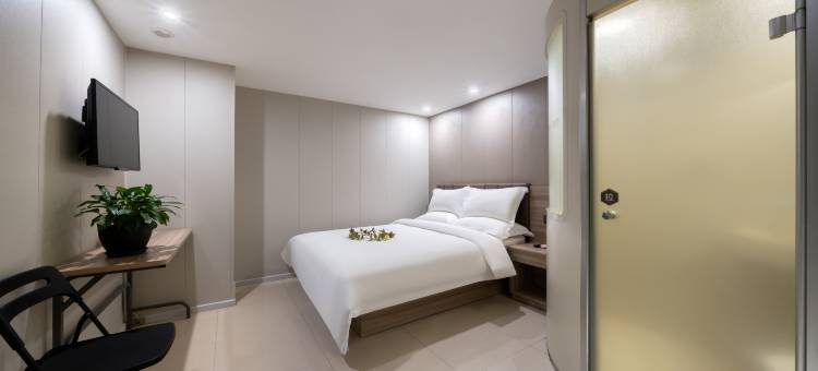 重庆•易佰｜WARMWIPEWHLBATHMERGEMNIMALMOD酒店(观音桥地铁站店)图片