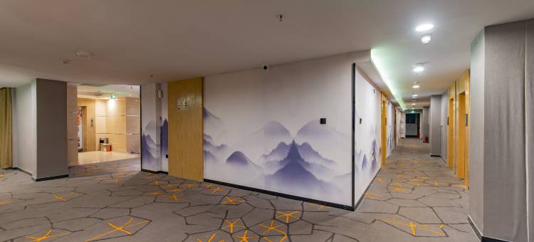 蚂蚁·光年电竞酒店(阳西县人民政府西湖公园店)图片