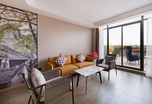 Yajv Hotel (Guangzhou Panyu Bridge Metro Station)Hotel Overview