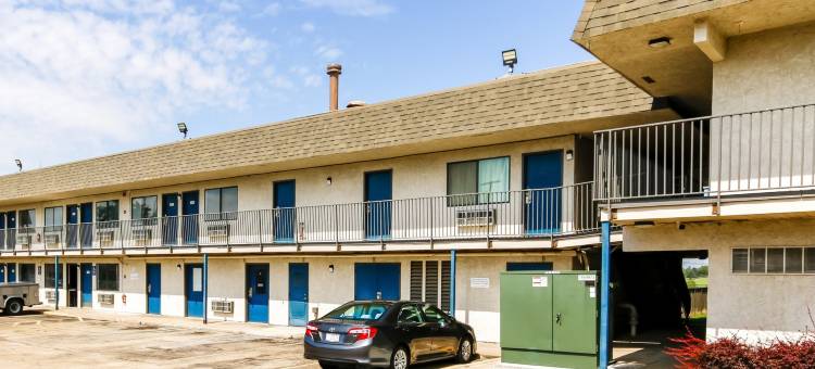 Home 6 堪萨斯托皮卡I-70州际公路酒店 by Townhouse(Home 6 by Townhouse Topeka KS I 70)图片