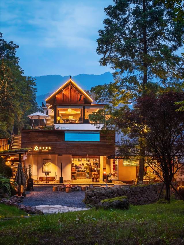 青城山栗下安隐.森林私汤民宿